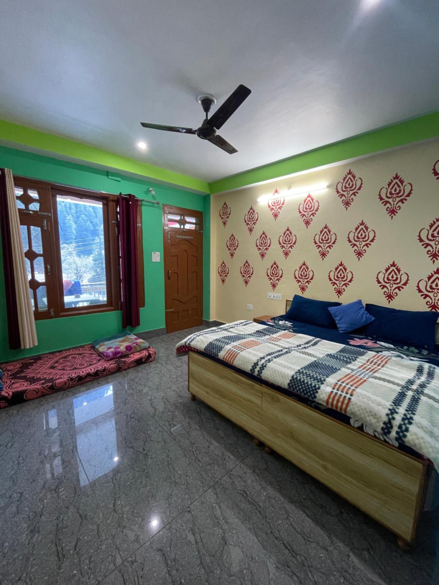 Chojh Inn Guest House Kasol Esterno foto