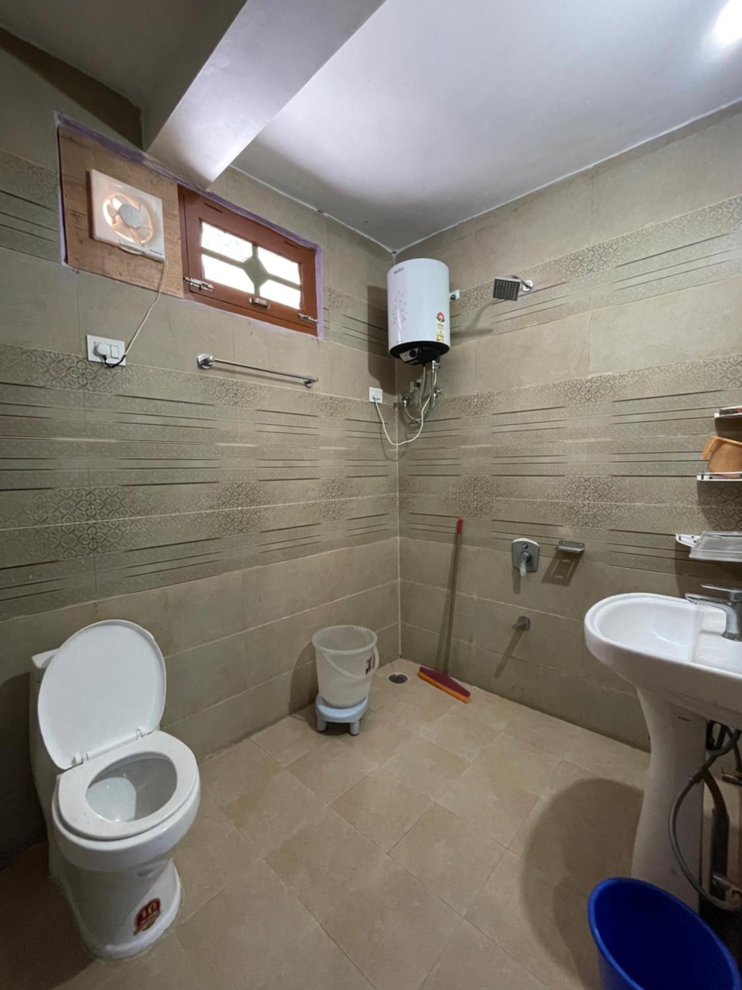 Chojh Inn Guest House Kasol Esterno foto