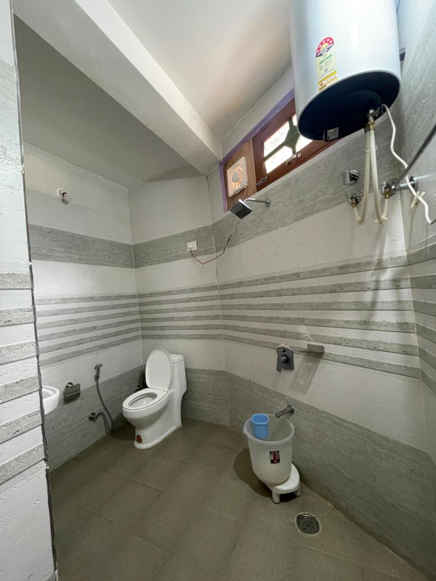 Chojh Inn Guest House Kasol Esterno foto
