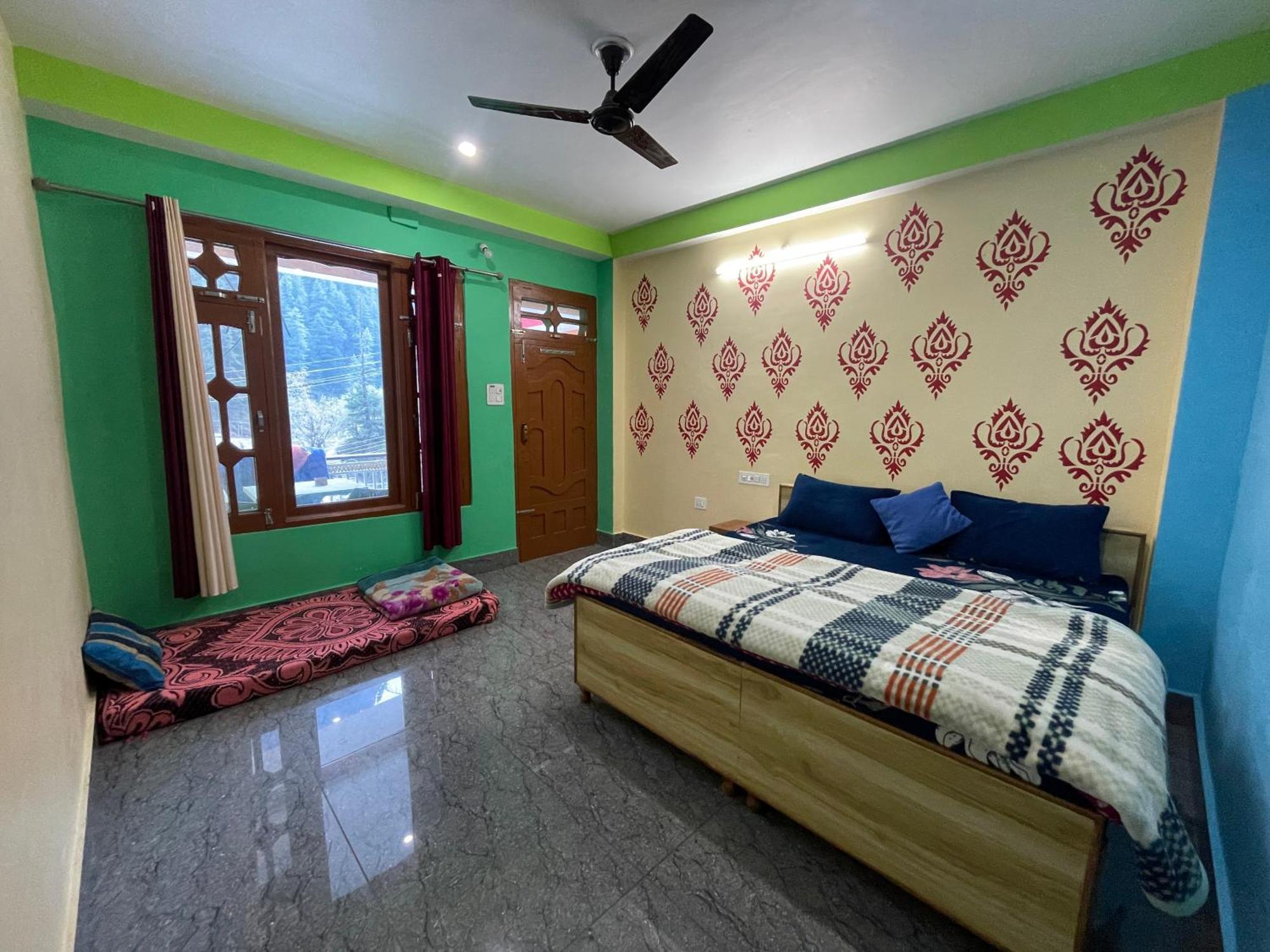 Chojh Inn Guest House Kasol Esterno foto