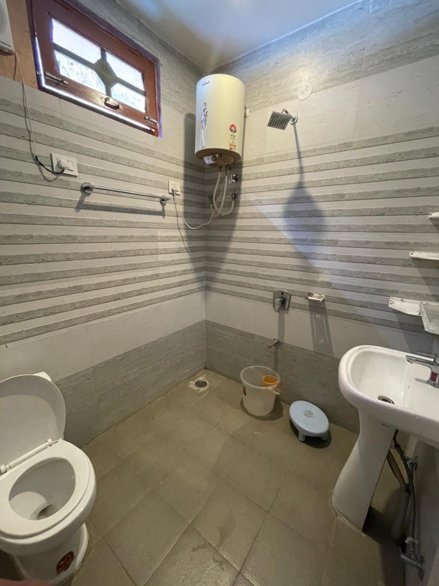 Chojh Inn Guest House Kasol Esterno foto