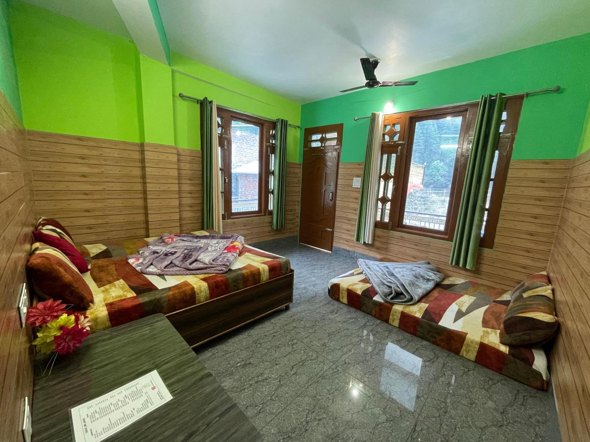 Chojh Inn Guest House Kasol Esterno foto
