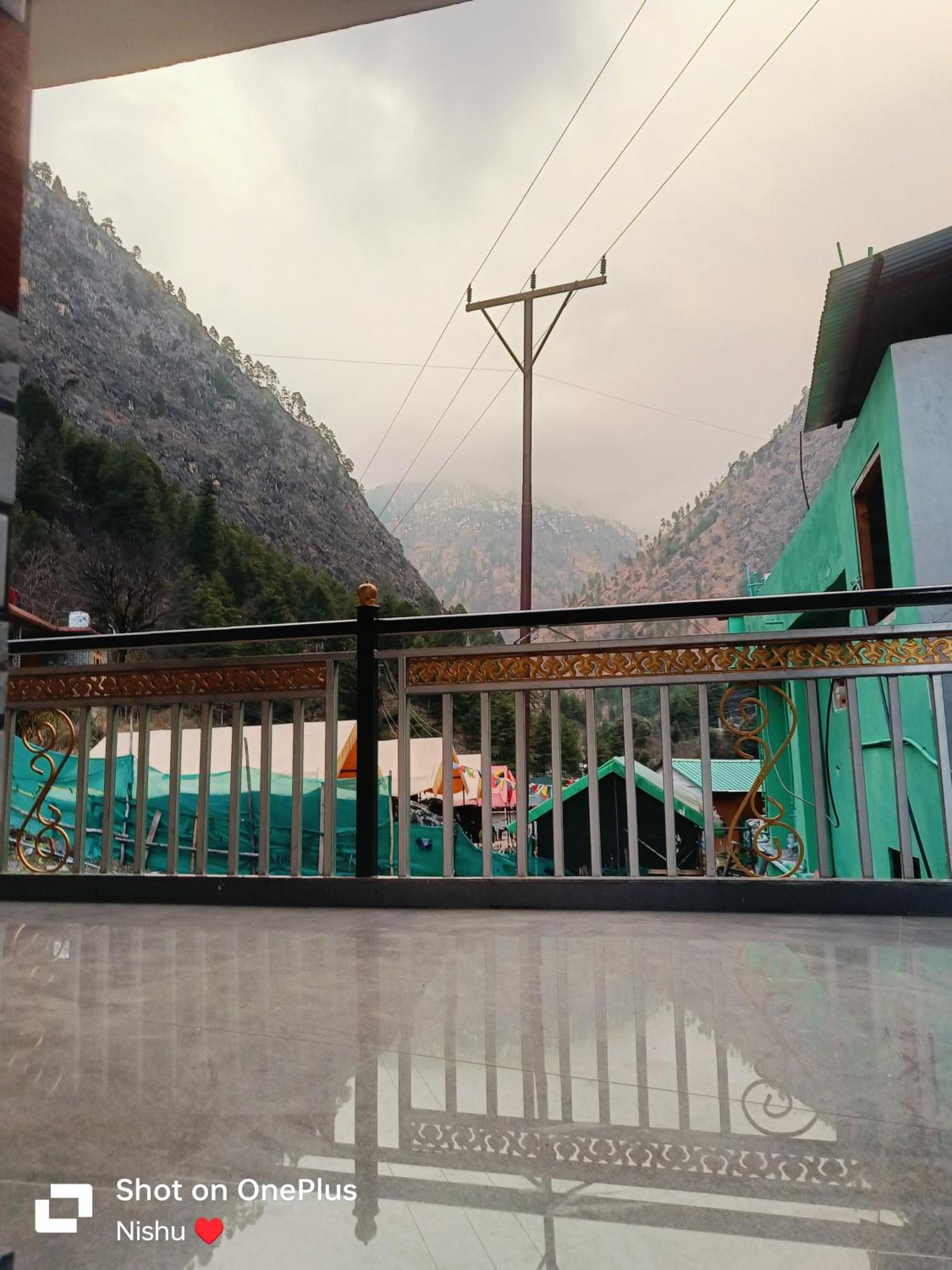 Chojh Inn Guest House Kasol Esterno foto
